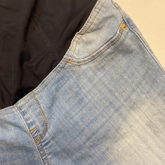 Isabel Maternity by Ingrid & Isabel Secret Fit Belly Crossover Panel Jeggings - Picture 12 of 16